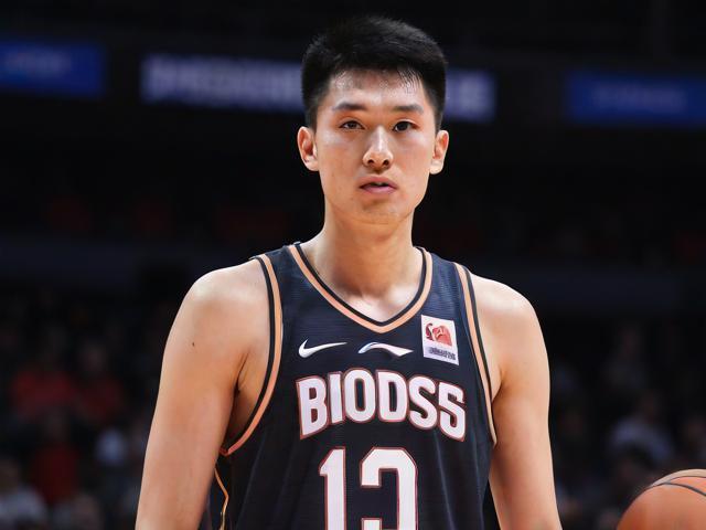 杨瀚森:灵性脚步与身高短板的内线潜力