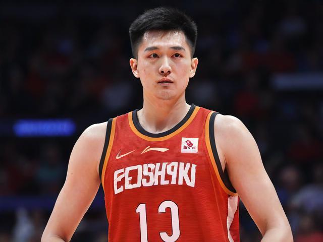 易建联综艺暴打现役 回归青春篮球梦