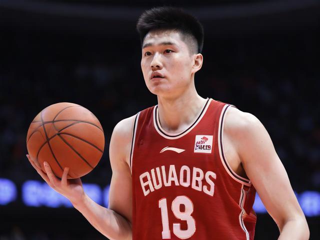 杨瀚森NBA选秀：五队争抢潜力新星