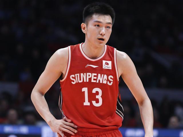 周琦回归展现NBA级梦幻脚步与防守突破