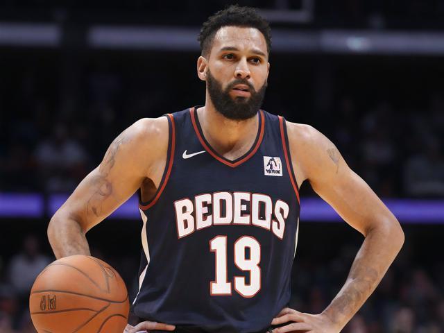 字母哥暴扣32分统治攻防两端