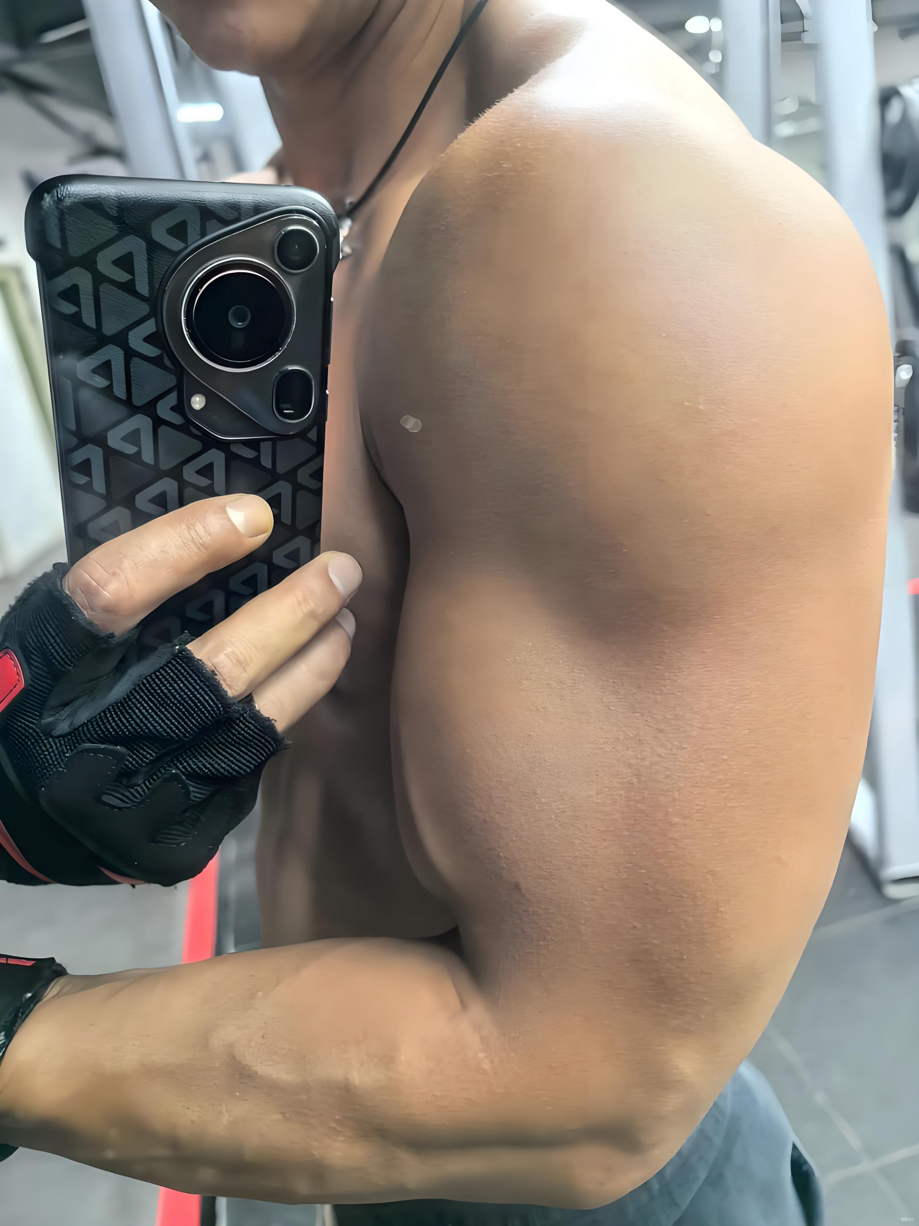 负重60公斤强化篮球手臂力