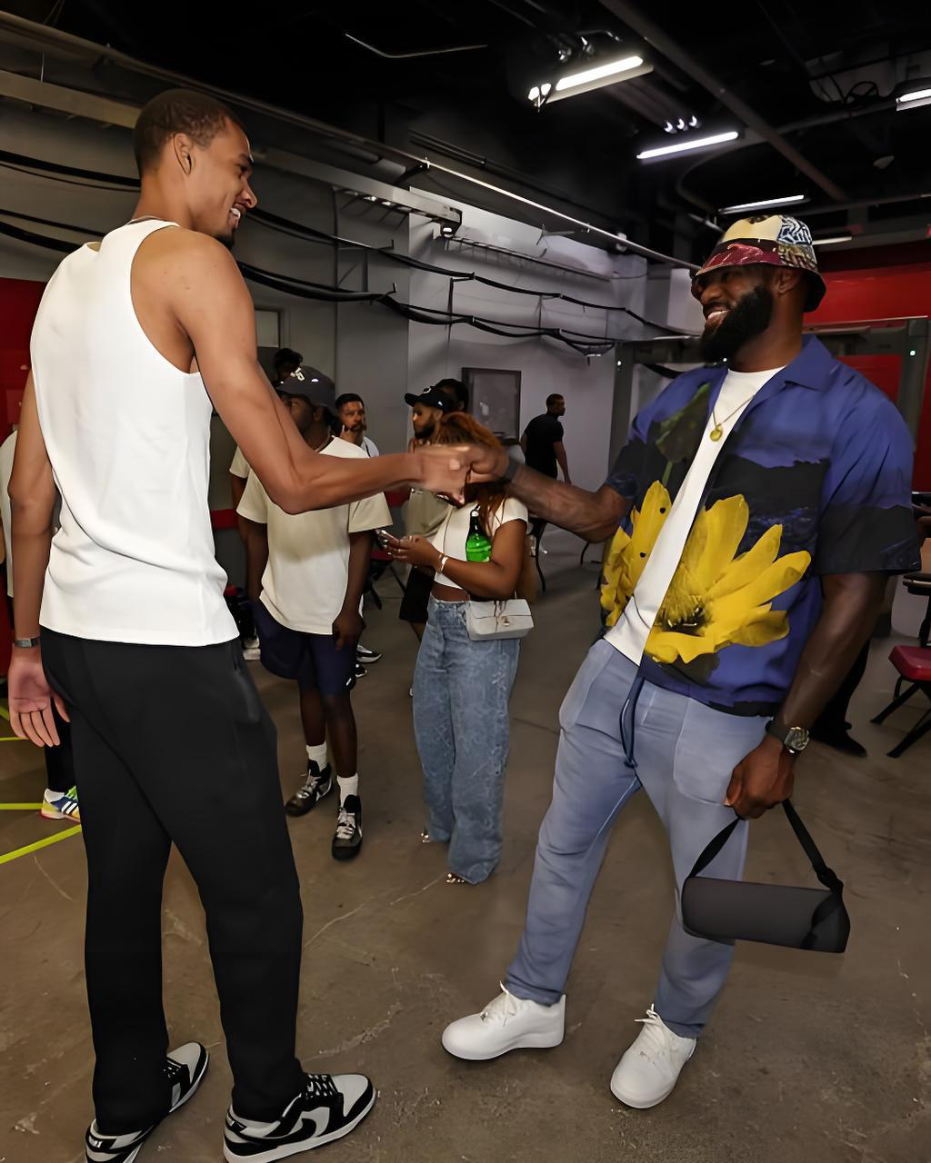 文班亚马潜力超越詹姆斯