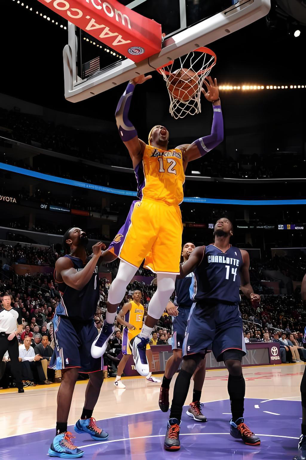 霍华德首秀暴扣惊艳！Superman点燃全场