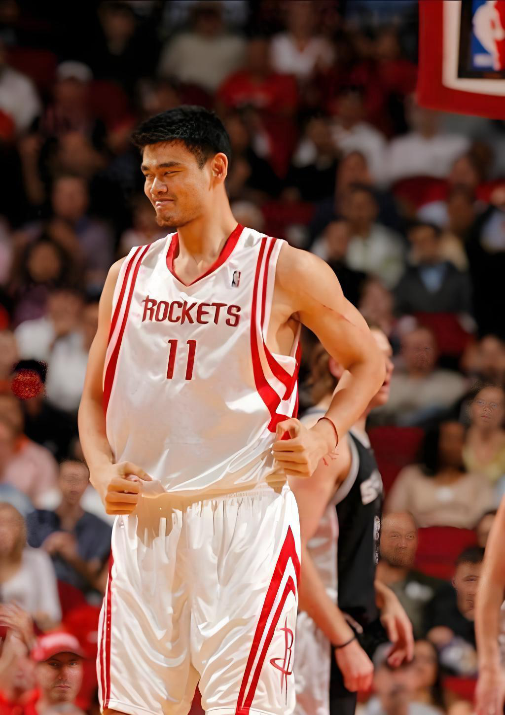 姚明统治力爆表：5次封盖+单臂劈扣