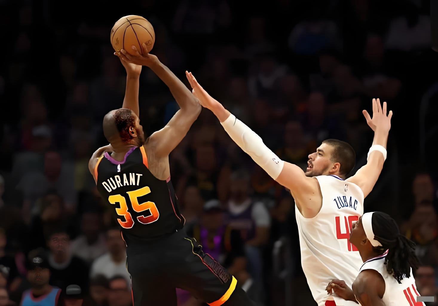 超级球星对阵太阳队 关键跳投定胜负