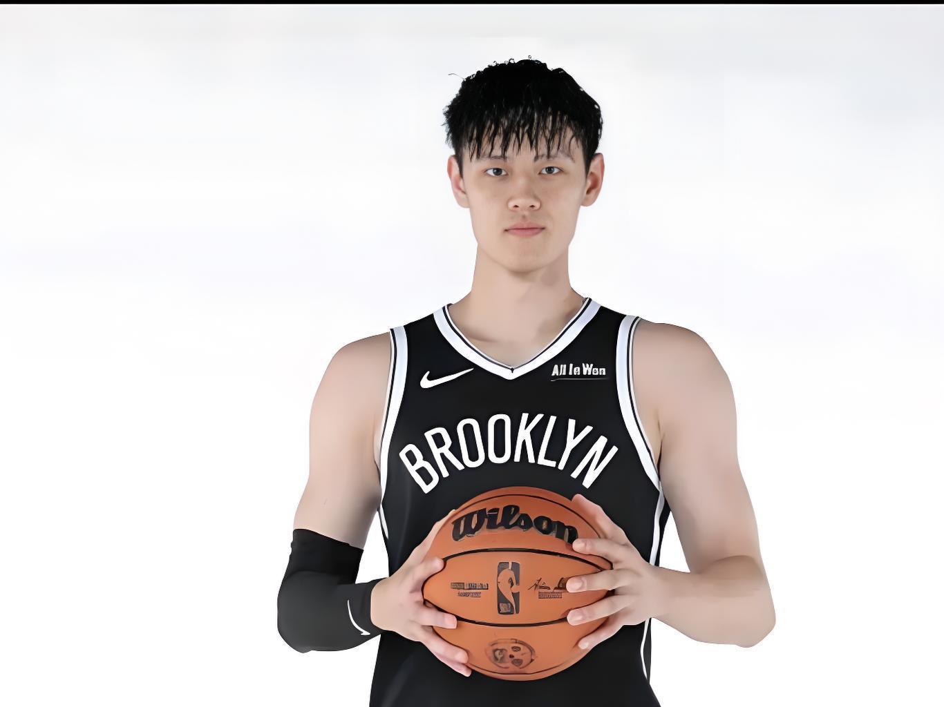 NBA季前赛曾凡博遭弃用引争议