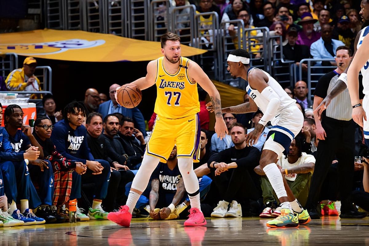 东契奇30+30湖人赢关键战