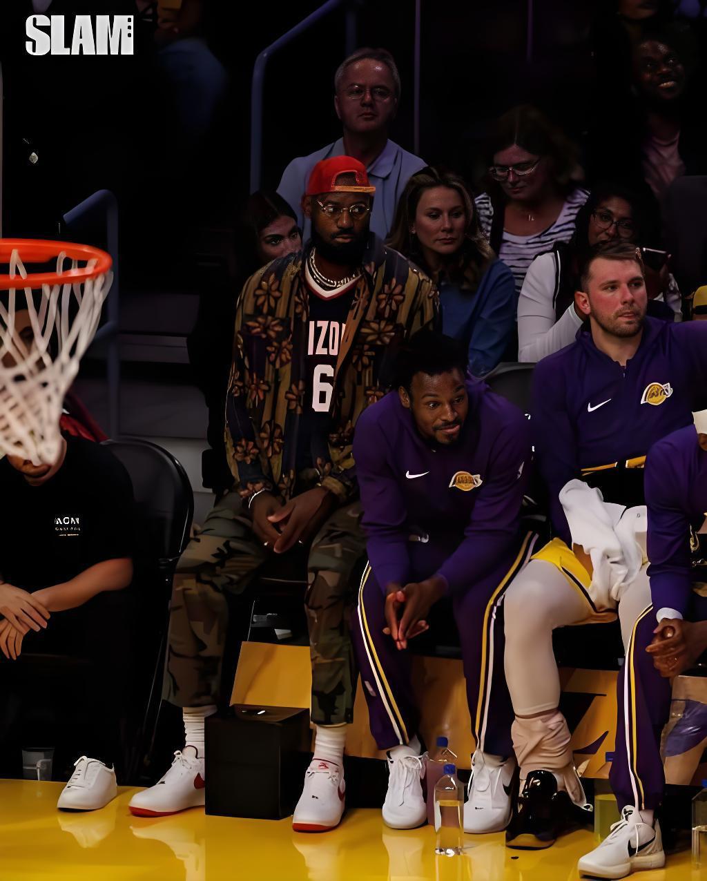 老詹交易无望，比尔结婚热闹