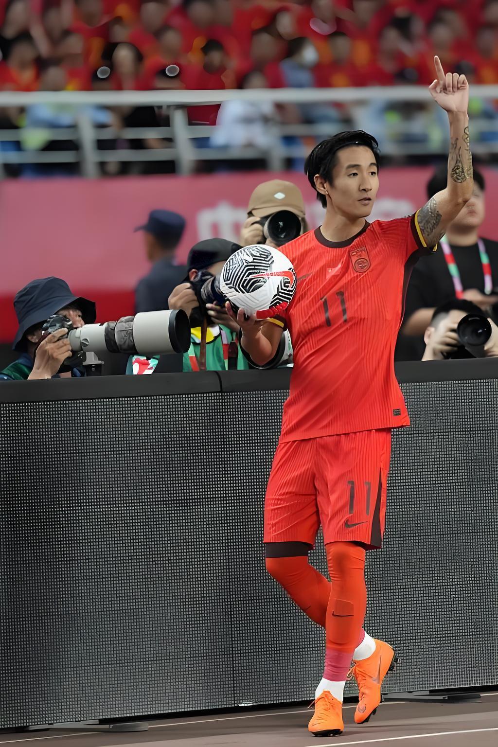 韦世豪：叛逆少年的足球传奇