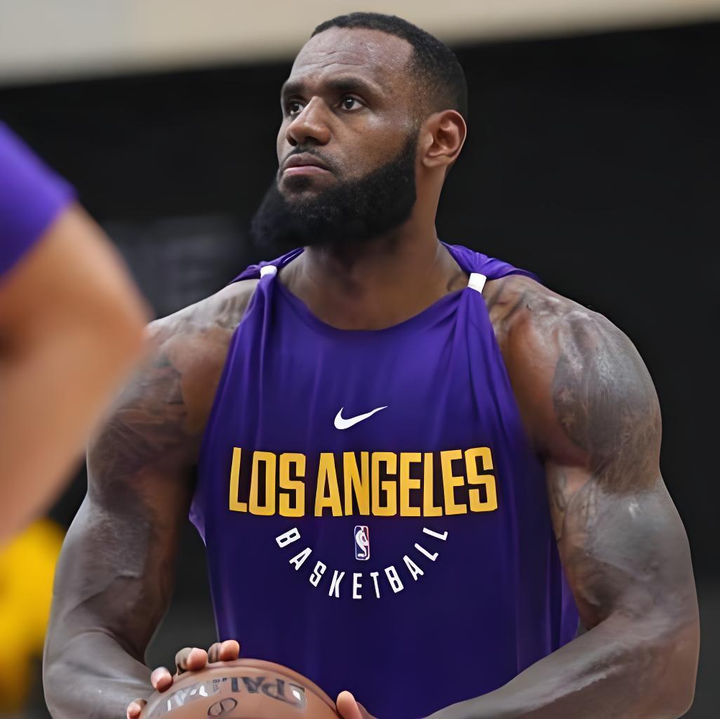 40岁C罗VS詹姆斯 谁的肌肉更美