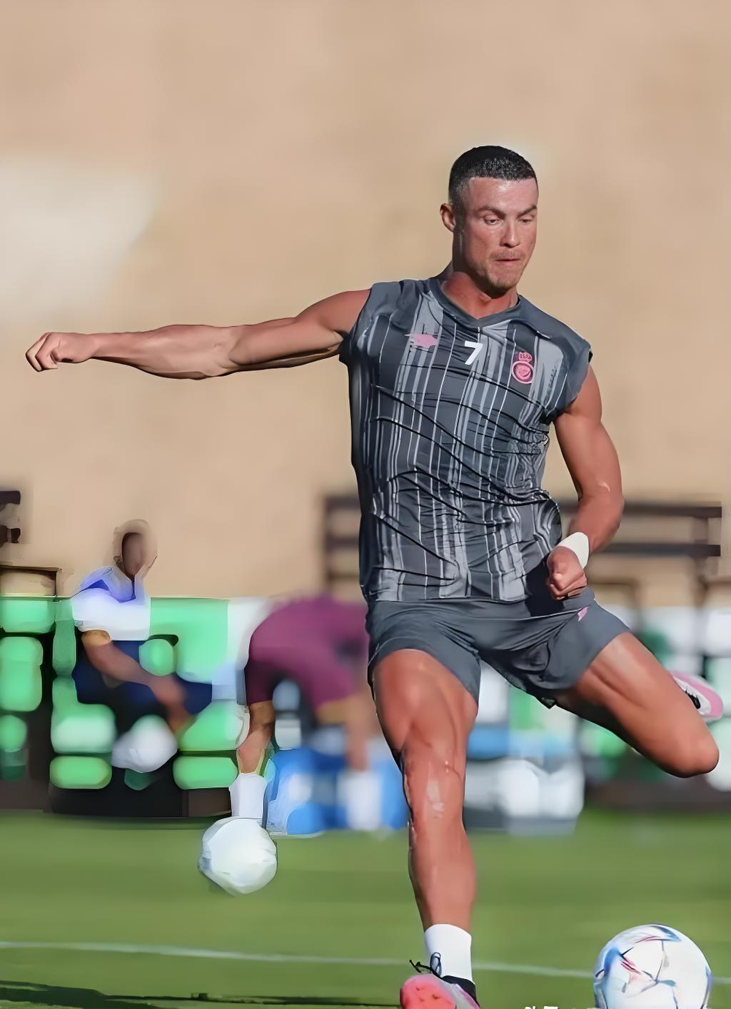 C罗40岁仍如猛兽，自律改写人体极限