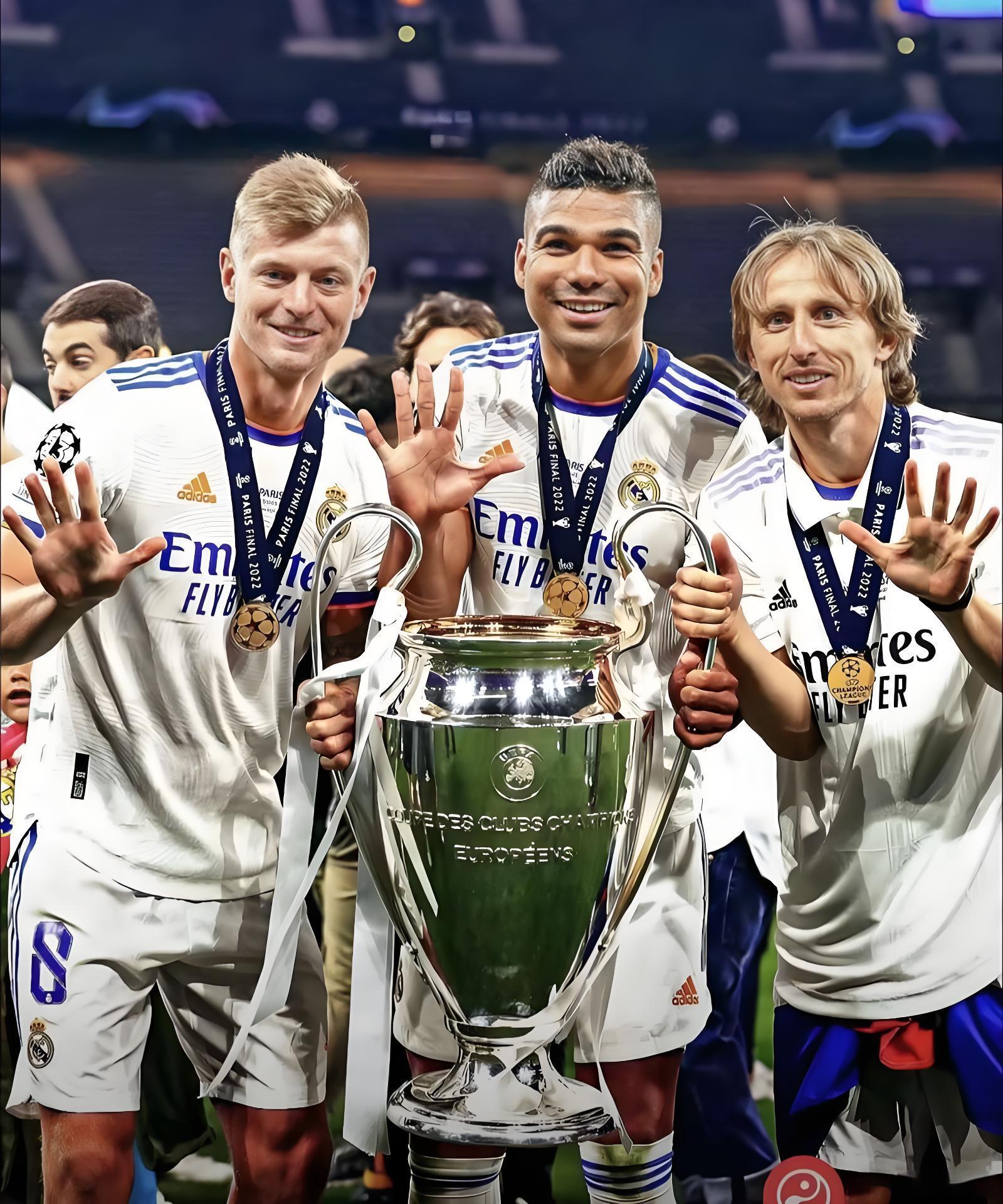 克罗斯加盟皇马一日全记录