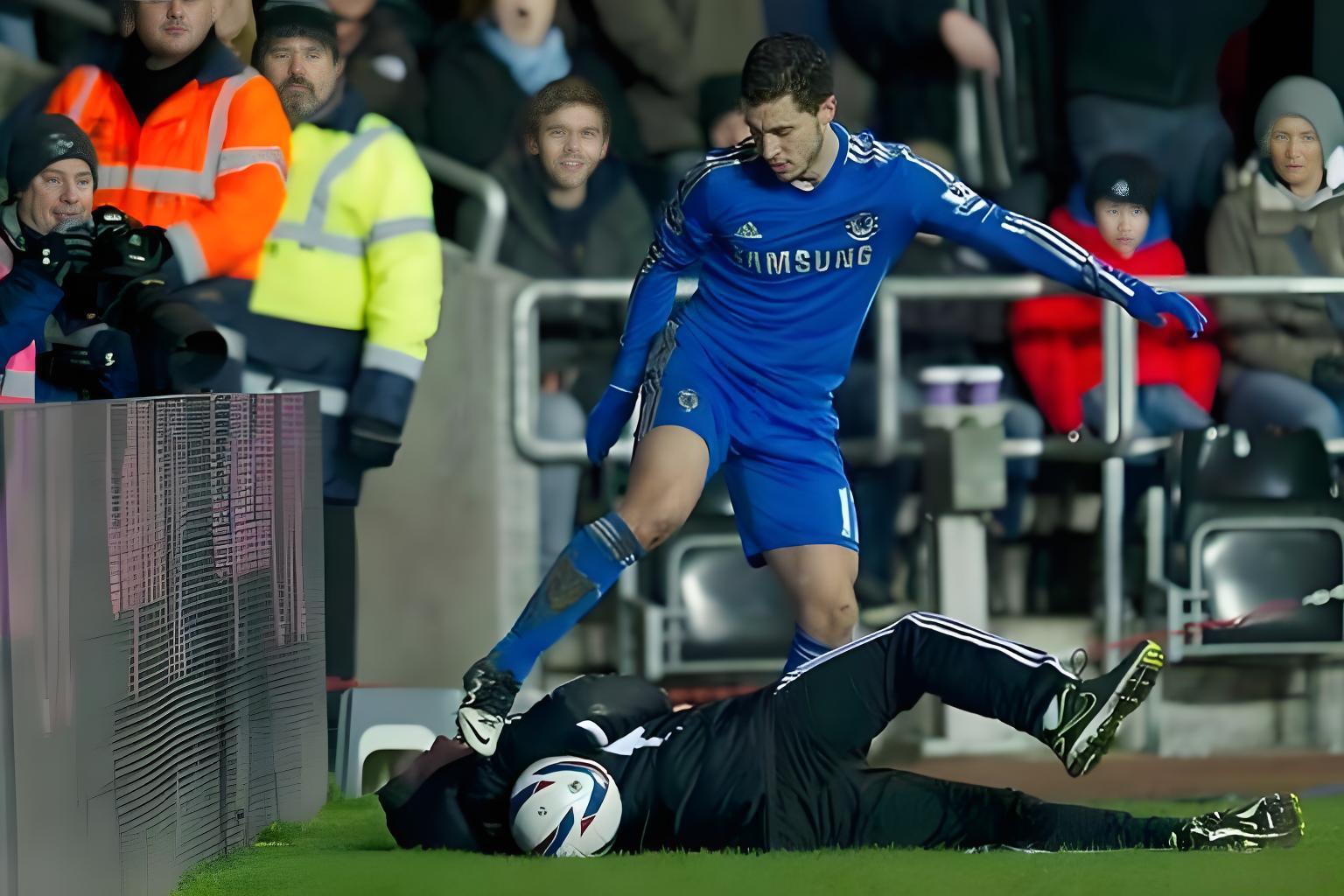 阿扎尔踢球童 十年河西成亿万富翁