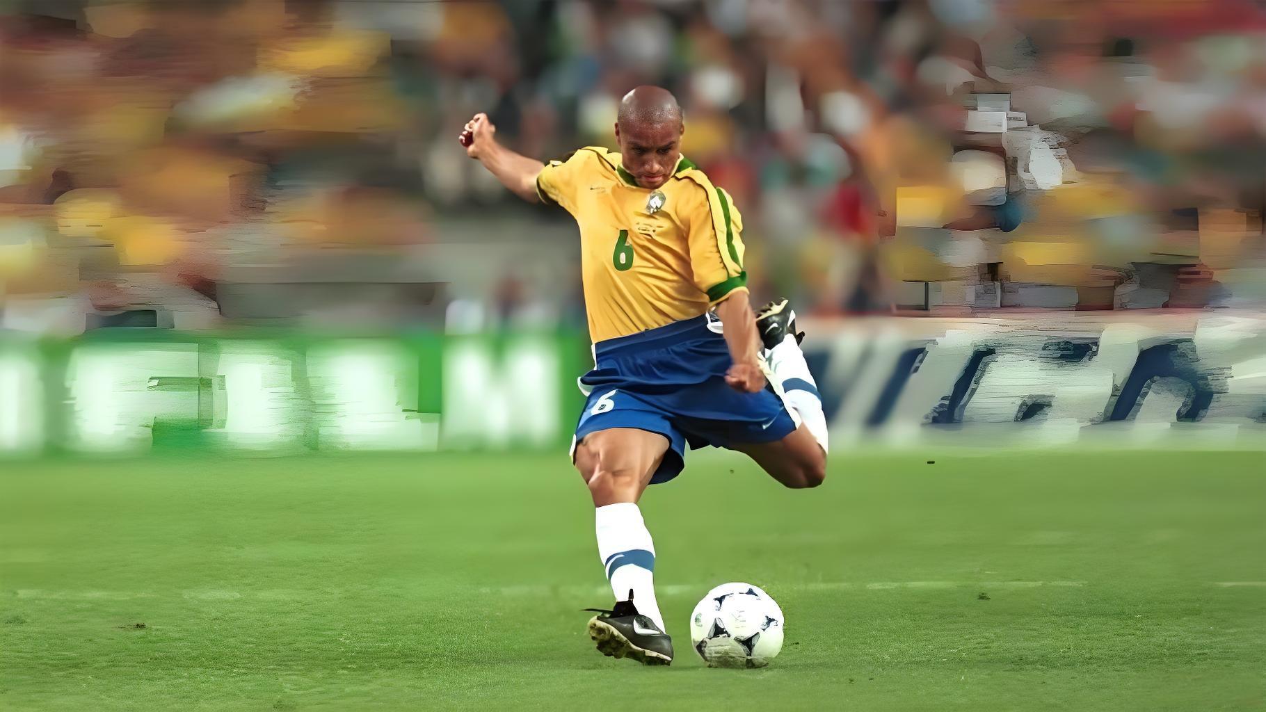 卡洛斯任意球震惊足坛