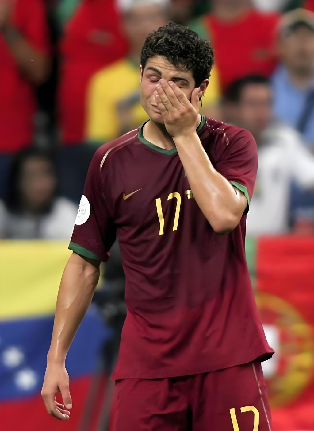 C罗暖心举动感动全场