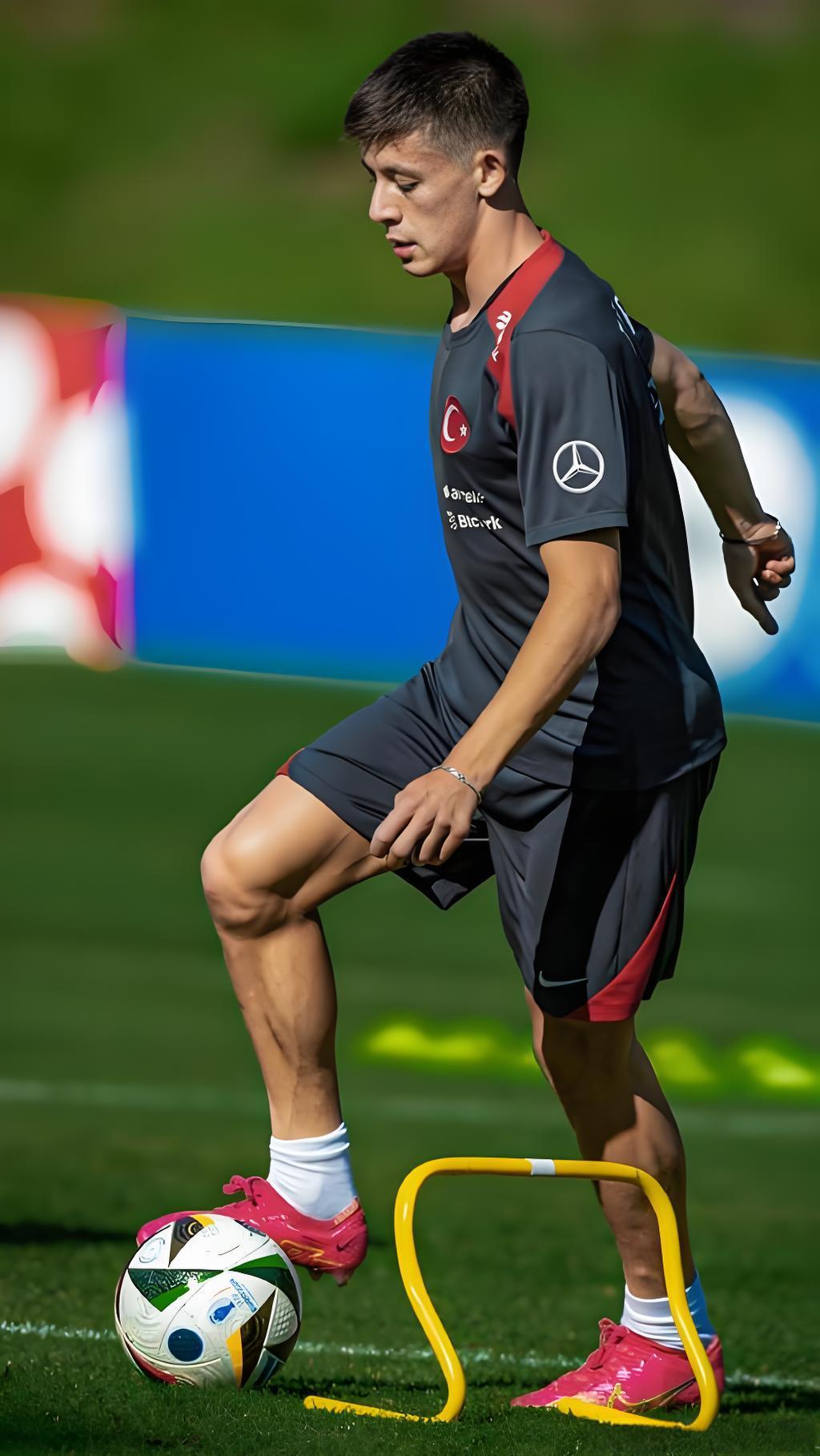 19岁居莱尔破纪录成欧洲杯最年轻首秀破门者