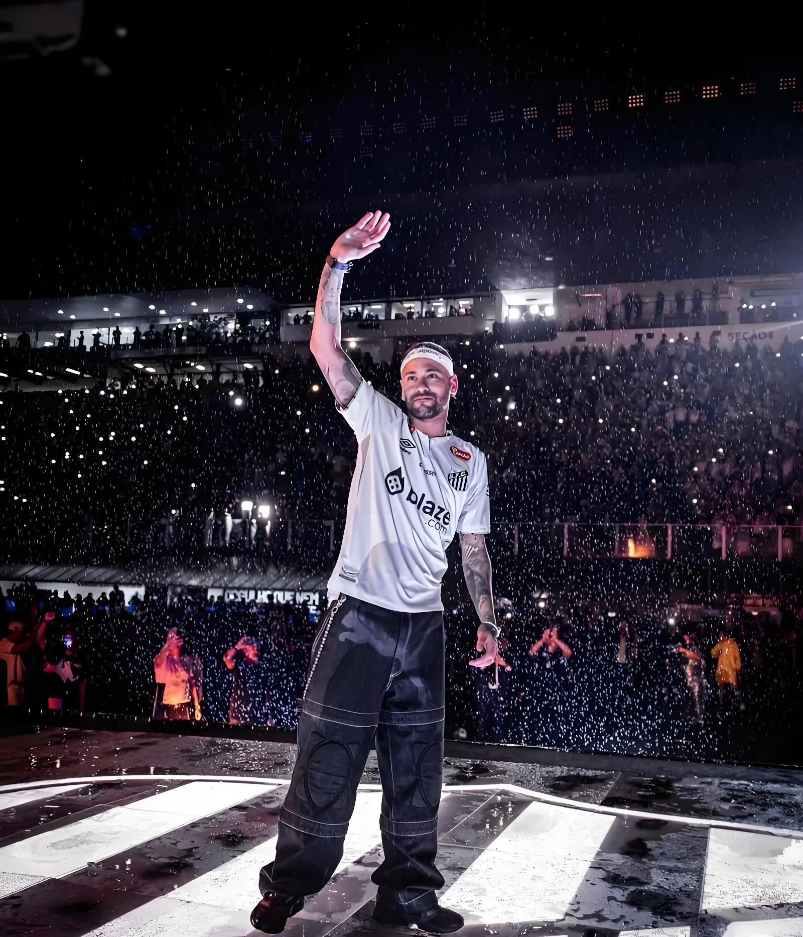 内马尔球衣前为何装摄像头？