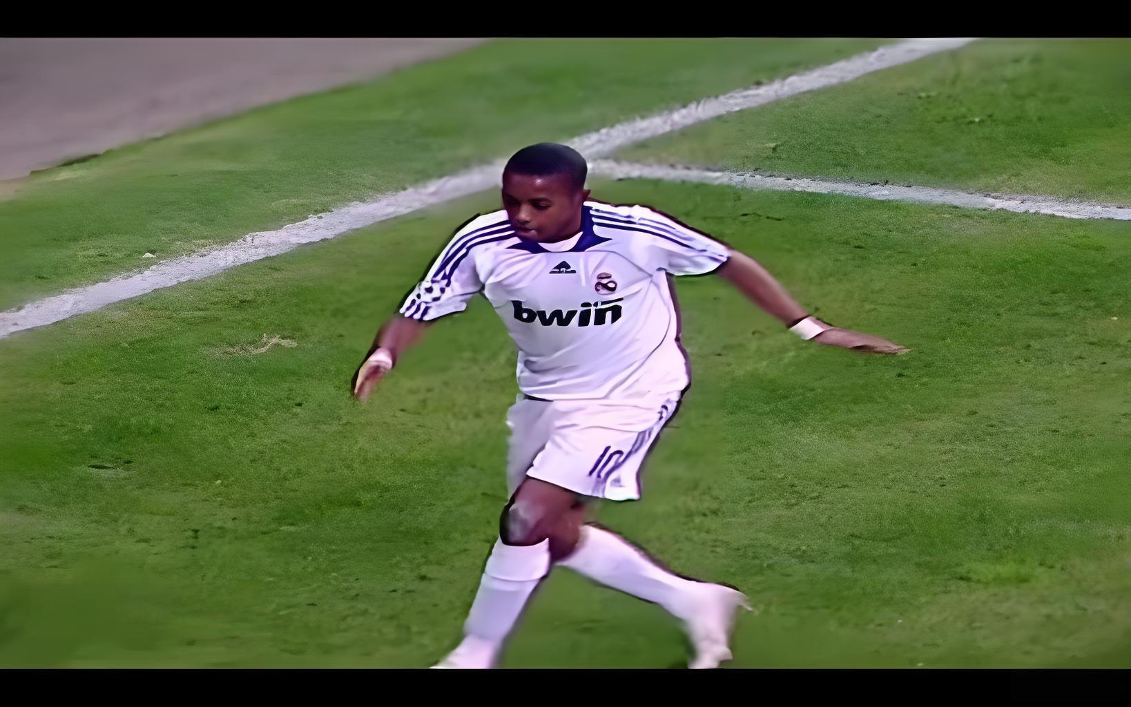 罗比尼奥：足坛单车王子传奇