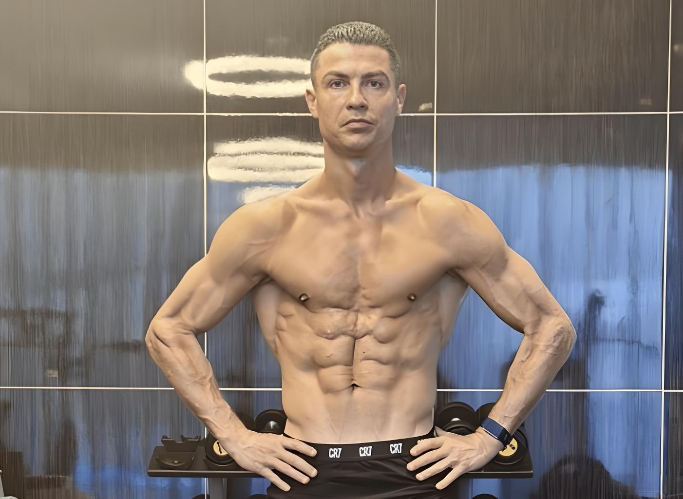 40岁C罗仍保持八块腹肌