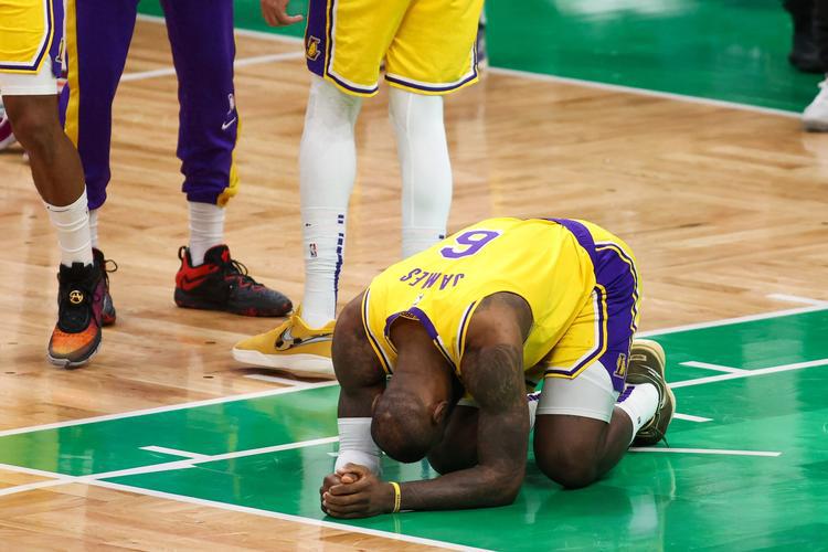 41岁勒布朗末节爆发率队逆转