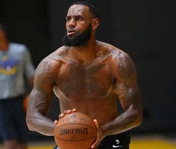 詹姆斯技术真靠身体吗？