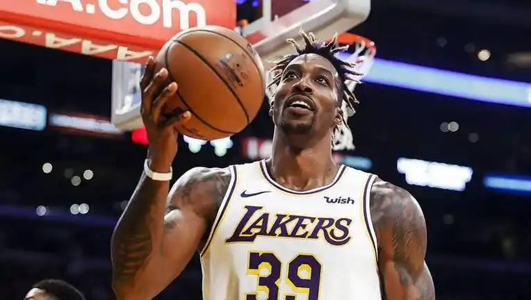 霍华德功臣被弃，湖人错失内线支柱