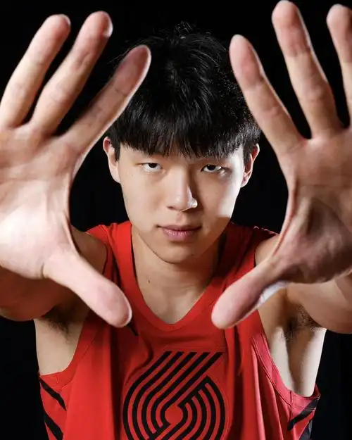 杨瀚森困境与亚洲新星崛起