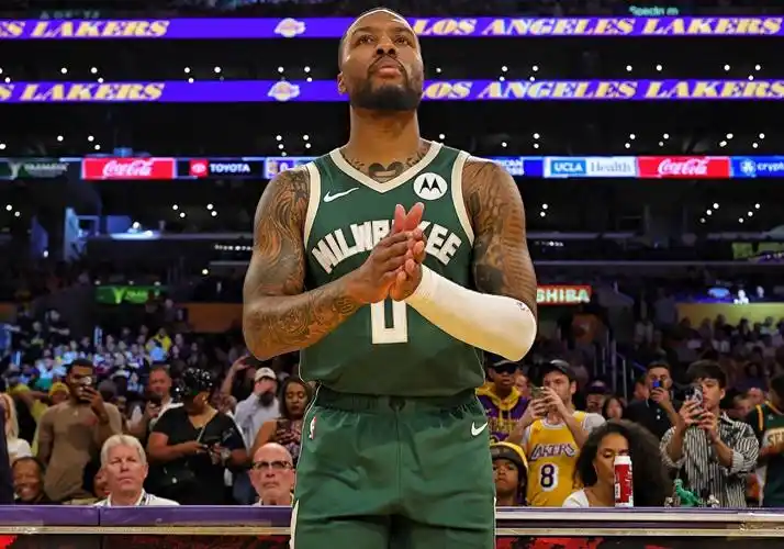 湖人惨败雄鹿，利拉德有望复出