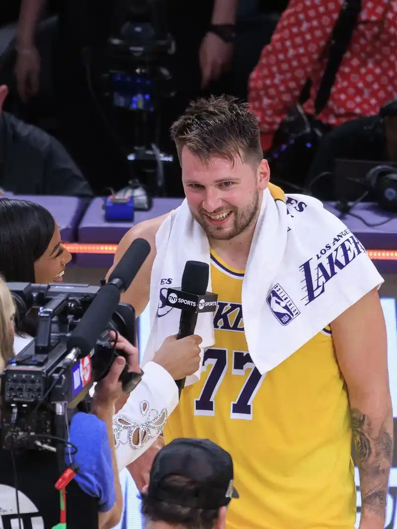 湖人送戴维斯换东契奇引热议