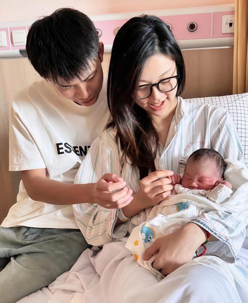 阿杜产假喜迎新生命