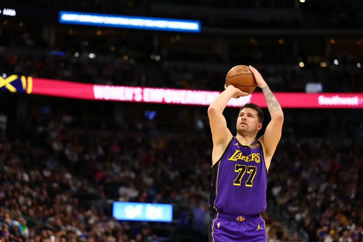 东契奇爆发湖人7连胜