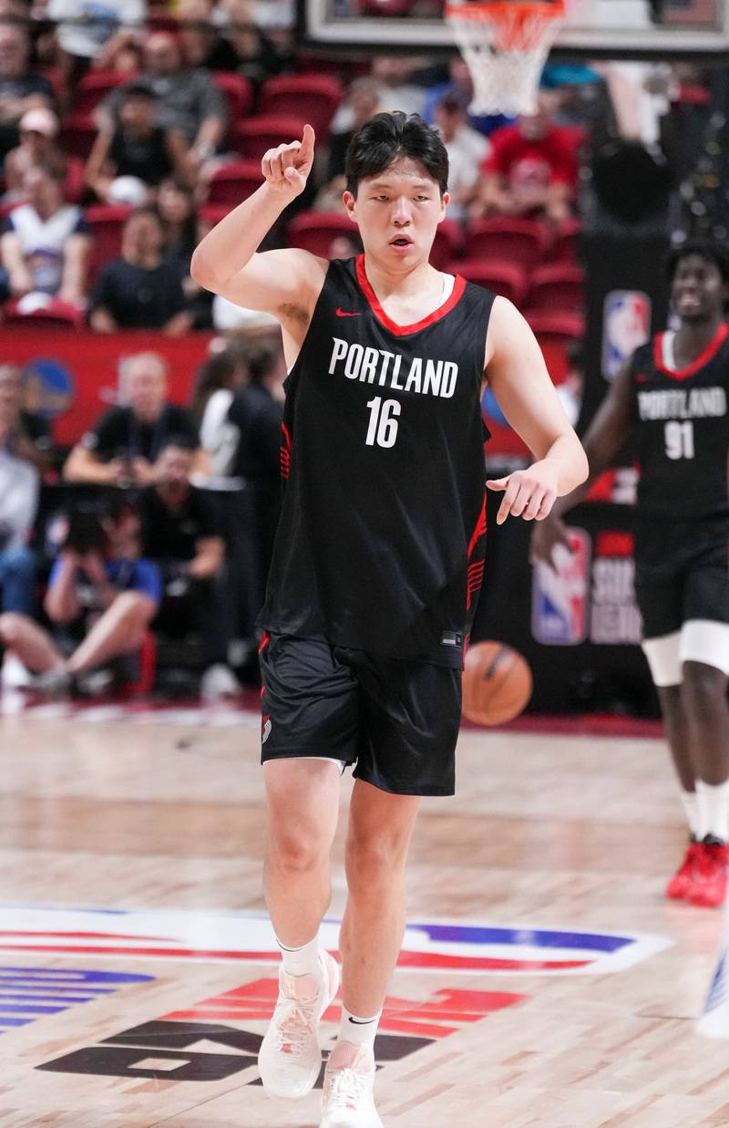 杨瀚森闪耀NBA，感动美国球迷